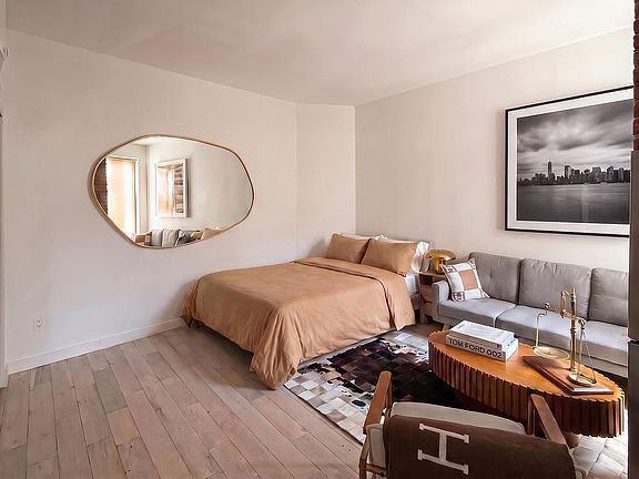 2nd image of 124 Thompson St #31