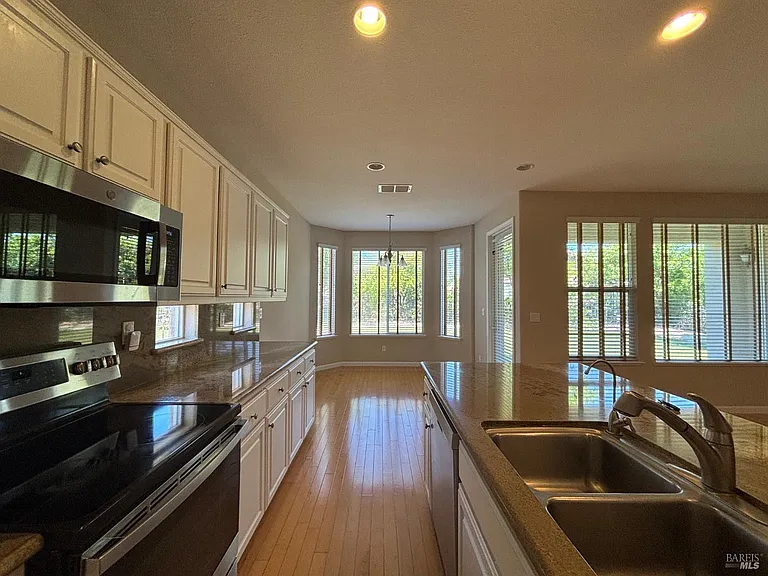 505 Marianna Pl — Photo 6
