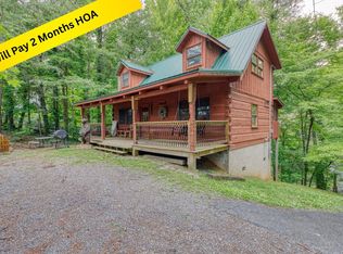 1136 E Foothills Dr, Gatlinburg, TN 37738