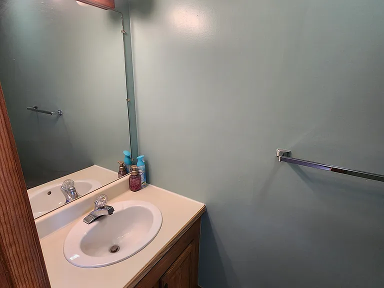 27 Valley St #A — Photo 6