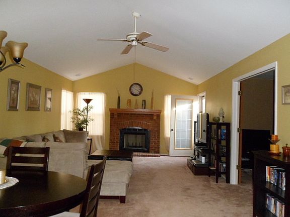 2nd image of 4429 Edinburg Ln
