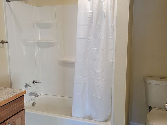4th image of 105 Jefferson Ave Unit B