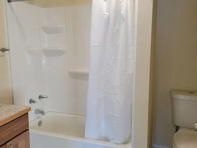 105 Jefferson Ave #B — Photo 4