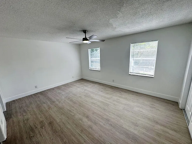 3920 Woodside Dr #14 — Photo 13