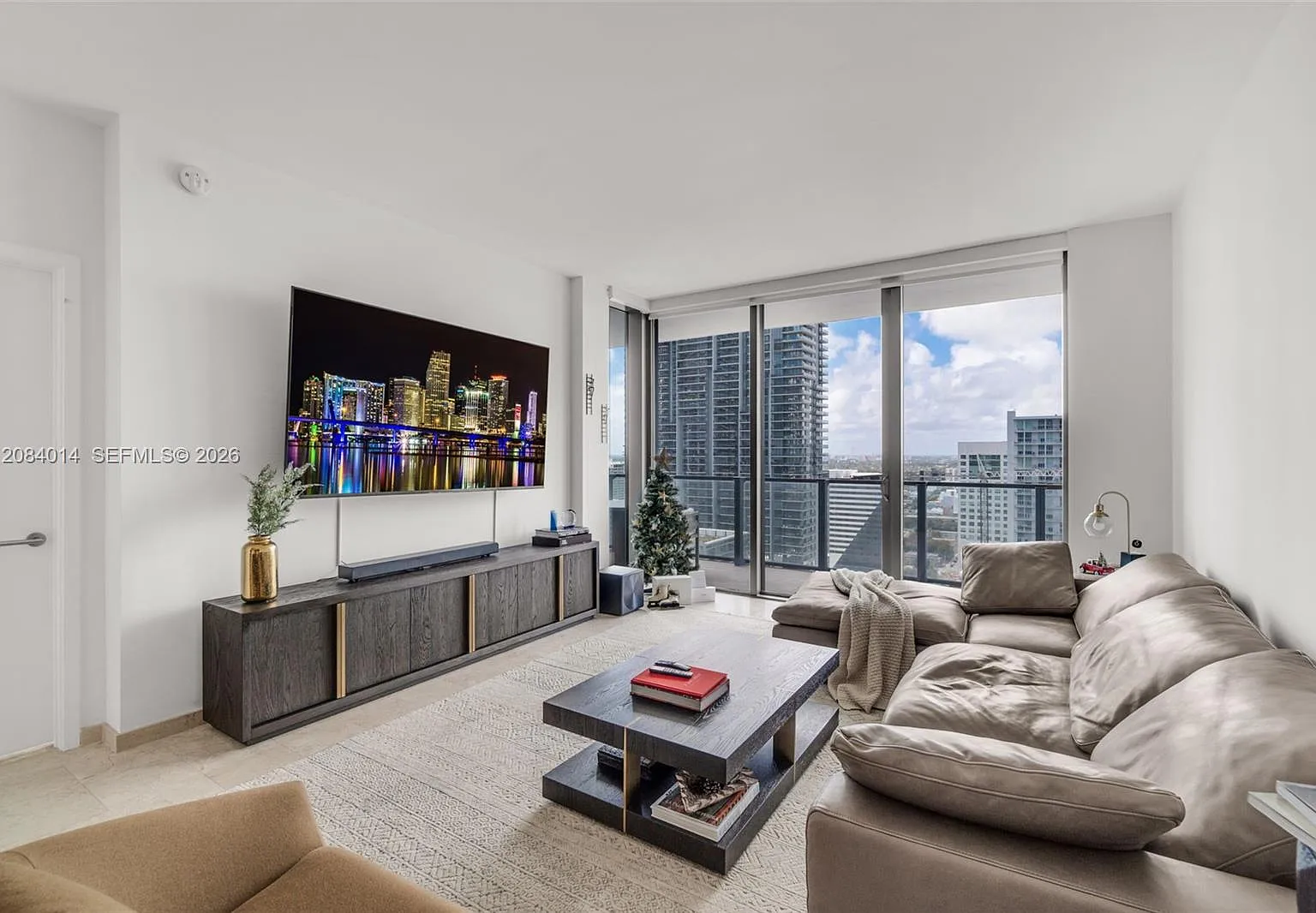 Reach Condo — Photo 3