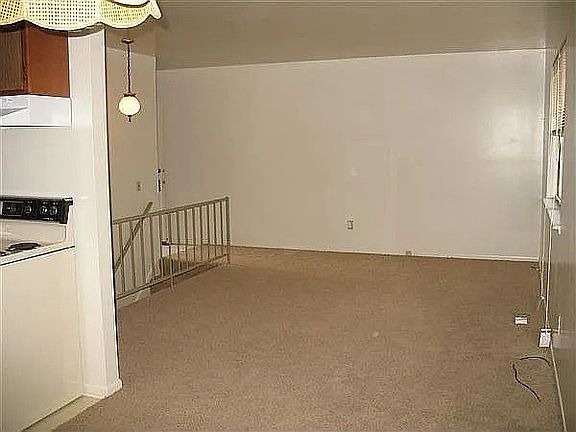 4th image of 440 Admiral Ave