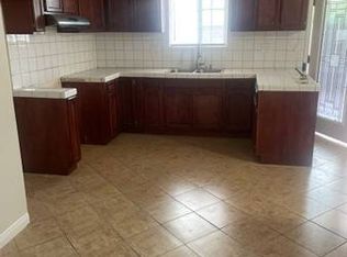 19421 Lull St #1, Reseda, CA 91335