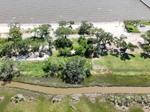 8109 Belle Fontaine Dr, Ocean Springs, MS 39564