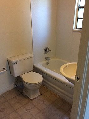 3rd image of 1432 N Pershing Ave APT 18