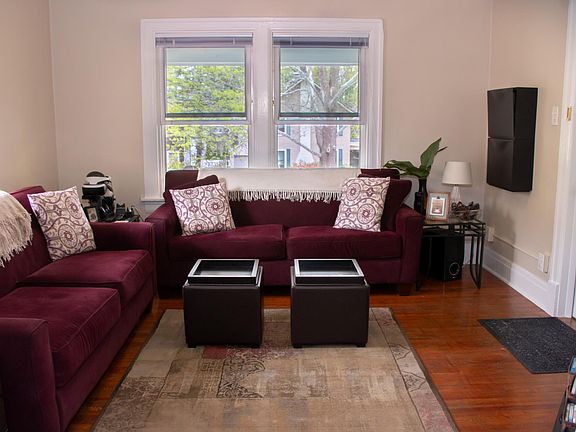 Spacious living area (Furniture is not included.)