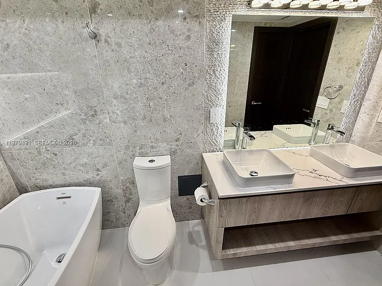 900 Bay Dr #524 — Photo 28