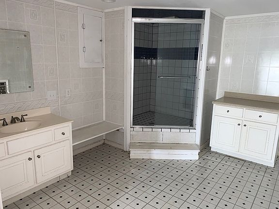 5th image of 213 Thomas Dr