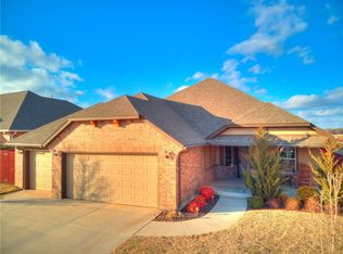 679 SW 12th St, Moore, OK 73160