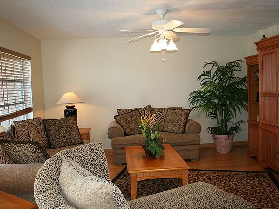 3rd image of 930 SE 9th Ave APT 13