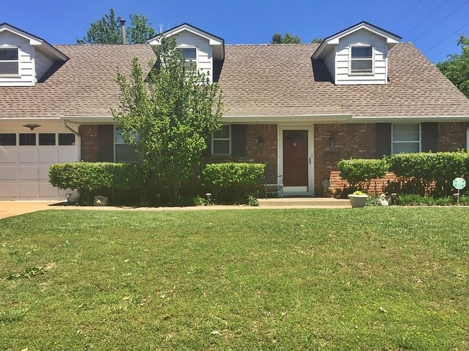 1st image of 2709 Plymouth Ln