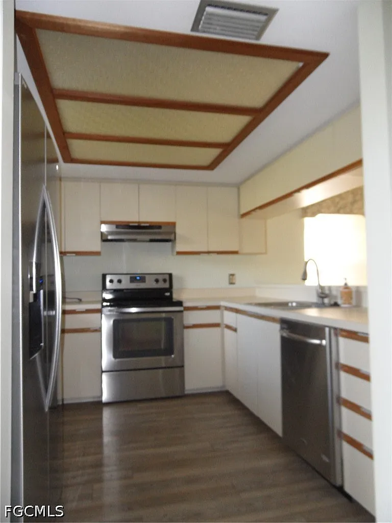 2 bed, 2.0 bath, 1174 sqft, $1,800 — Photo 3