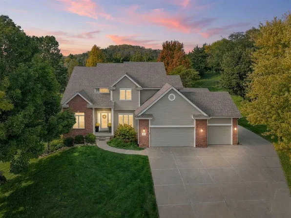 116 Discovery Cir, Council Bluffs, IA 51503