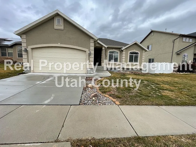 3347 E Kennekuk Ln — Photo 1