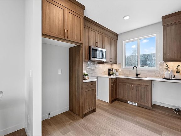 5th image of 643 53rd Ave SW