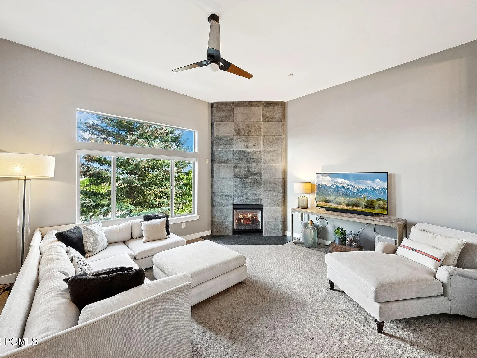 5 bed, 3.5 bath, 2271 sqft, $6,800 — Photo 2
