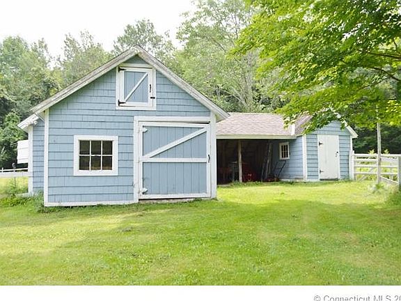 Barn has 2 stalls, tack roo...