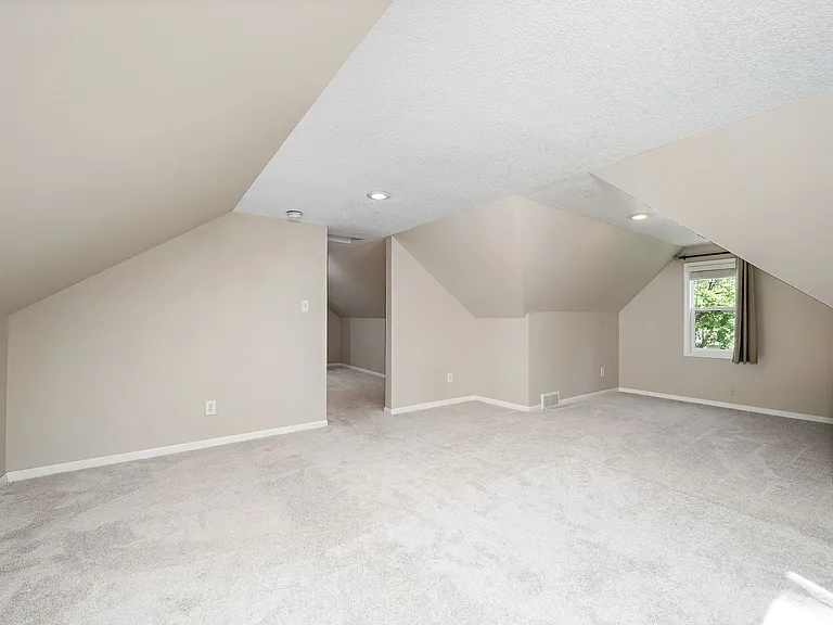 2800 32nd Ave NE — Photo 9