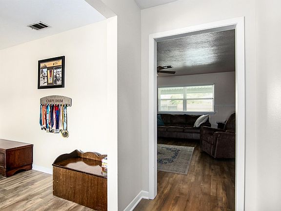 5th image of 1014 Sharie St
