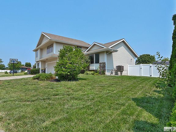 3rd image of 1924 W Apricot Ln
