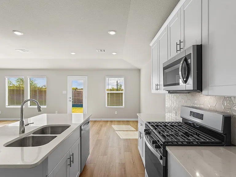 6649 Valley Lake Ln — Photo 12