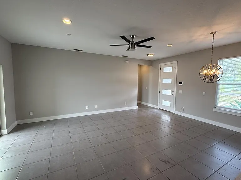 105 Zinnia Ln — Photo 2