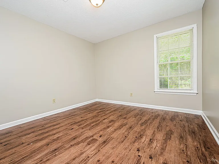 1161 Salisbury Trl — Photo 11