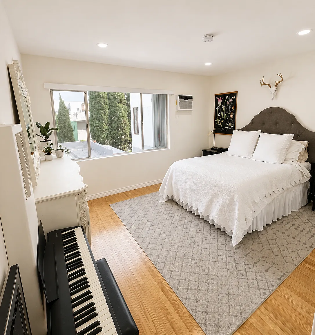 1 bed, 700 sqft, $2,050 — Photo 3
