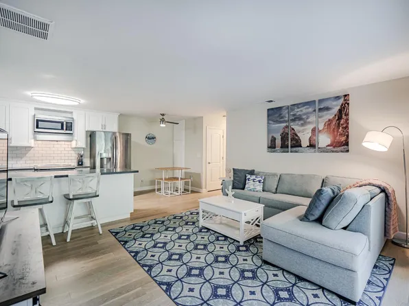 755 14th Ave APT 511, Santa Cruz, CA 95062