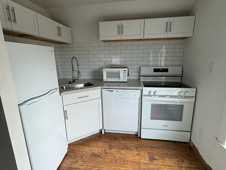 324 S Ashley St — Photo 2