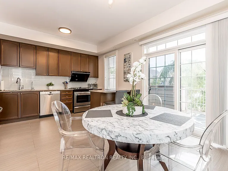 28 Donald Buttress Blvd W — Photo 21