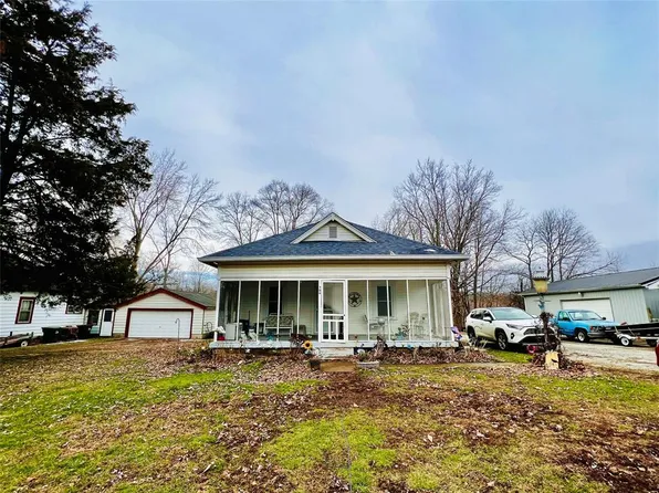 706 N Main St, Carthage, IN 46115