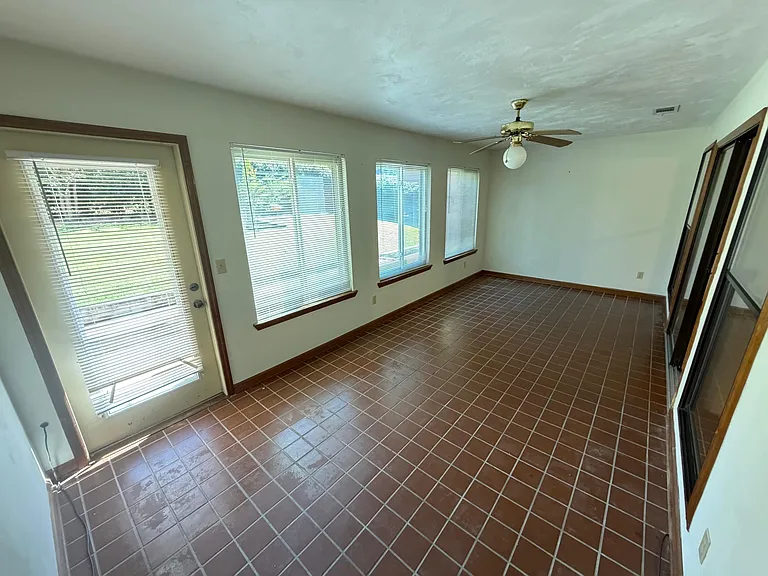 3207 Shamrock St #33 — Photo 11