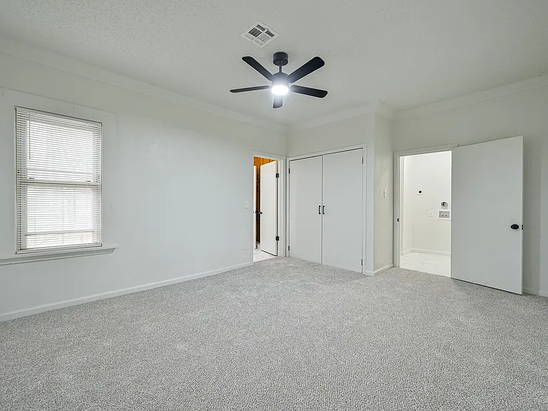 1017 NE 16th St — Photo 35