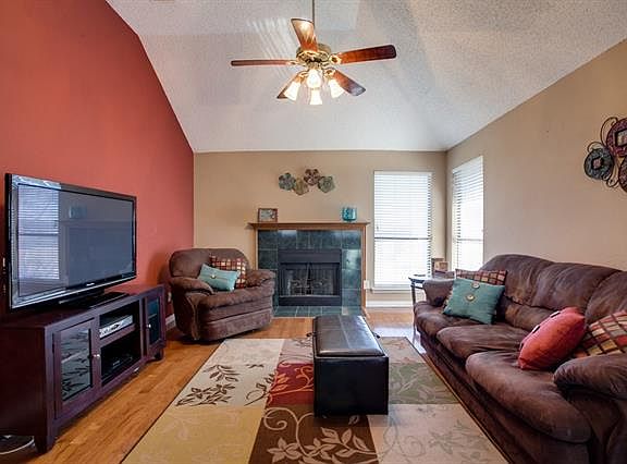 3rd image of 1301 Jasmine Dr