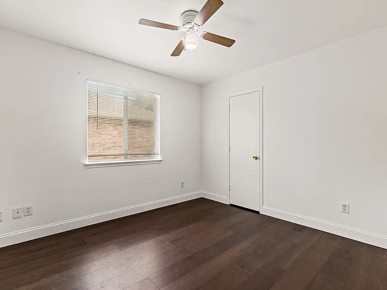 709 Chelsea Dr — Photo 14