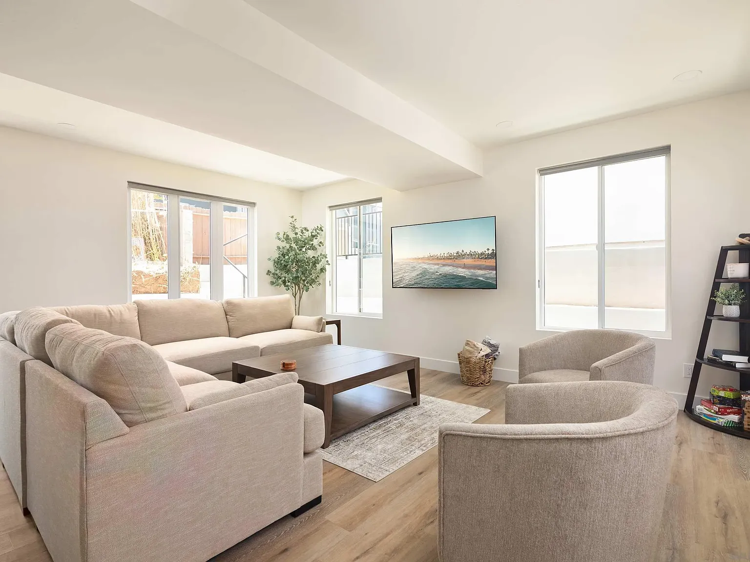 3 bed, 3.5 bath, 1800 sqft, $8,900 — Photo 3