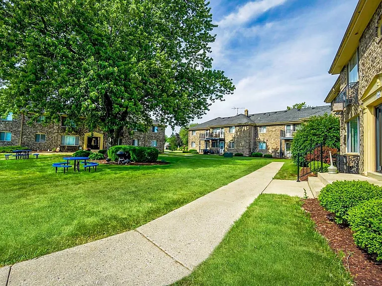 Stone Point Apartments Exterior