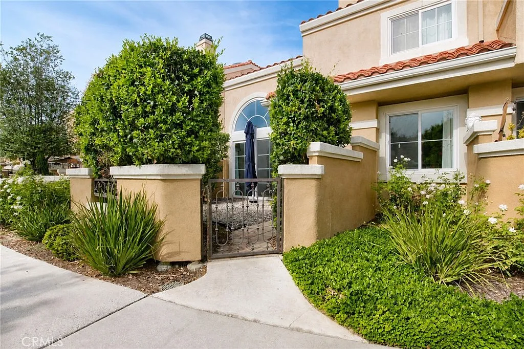 2 bed, 2.5 bath, 1287 sqft, $3,800 — Photo 1