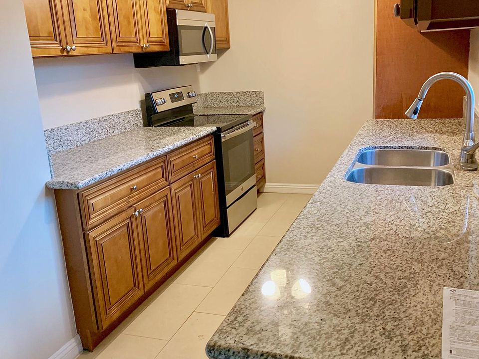 1st image of 921 Pacific Ave APT 9