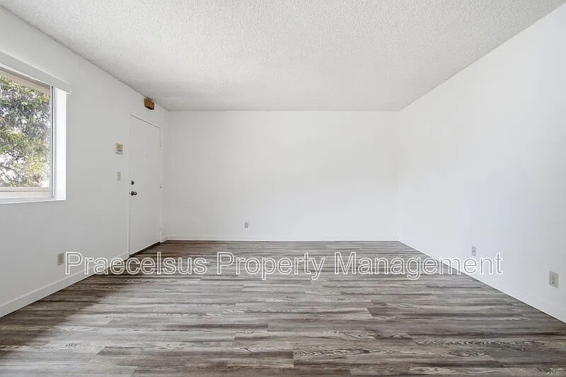 2 bed, 2.0 bath, 735 sqft, $2,600 — Photo 2