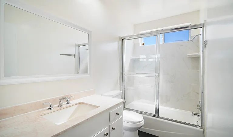 11725 Gilmore St #6 — Photo 9