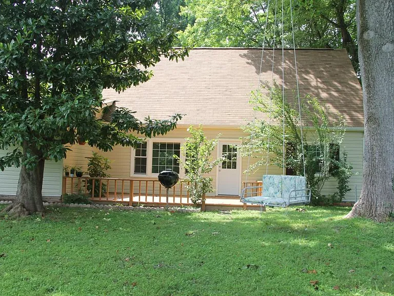 7723 Marthas Ln — Photo 22