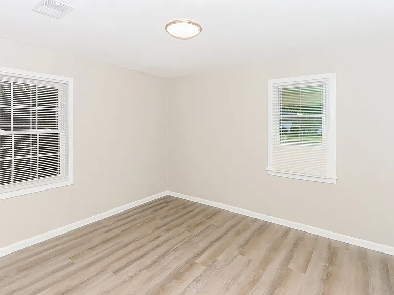 1765151_023_main_bedroom_13186769.jpg