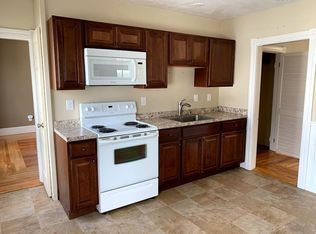 12 Greendale Ave APT 2, Worcester, MA 01606