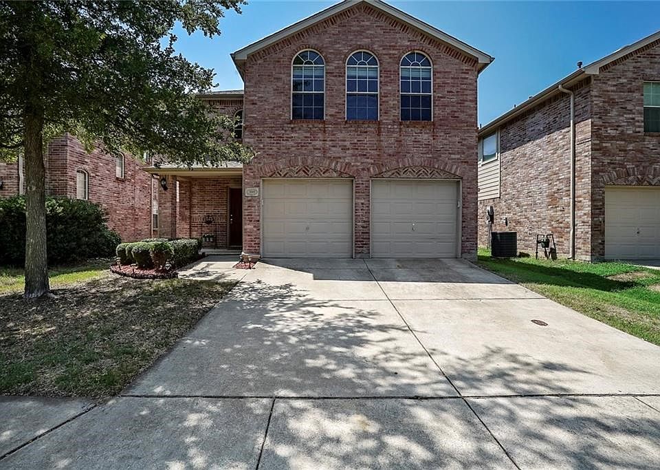 Great drive up in quiet neighborhood!